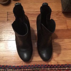 Vince Camuto Shoes - Vince Camuto Black leather boots/booties size 7 Vince Camuto Shoes - Vince Camuto Black leather boots/booties size 7
